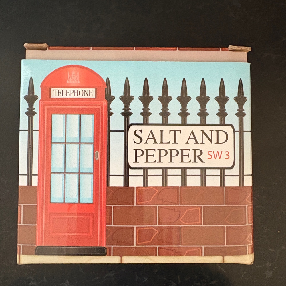 London style Telephone booth and post office Salt and Pepper Shaker Set - Picture 1 of 4